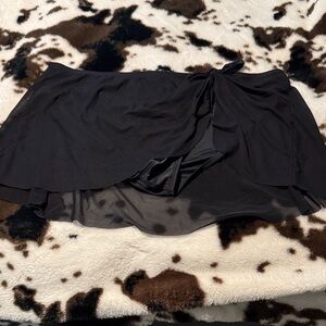 Women’s Plus black swim bottoms with sheer skirt